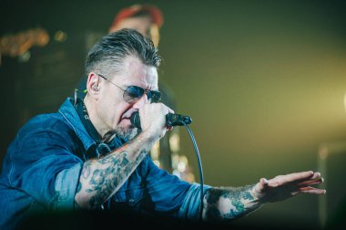 Kharkiv, Ukrayna - 4 Nisan 2019: Rock yıldızı Sergey Mikhalok ve Lyapis 98