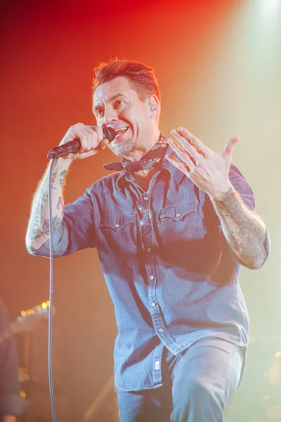 Kharkiv, Ukrayna - 4 Nisan 2019: Rock yıldızı Sergey Mikhalok ve Lyapis 98