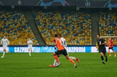 KYIV, UKRAINE - NOVEMBER 3, 2020: UEFA Şampiyonlar Ligi B Grubu FC Shakhtar - Borussia Monchengladbac maçında Davit Khocholava - Alassane Plea