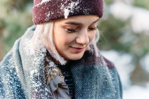 Aire Libre Retrato Cerca Joven Hermosa Niña Con Sombrero Posando —  Fotos de Stock