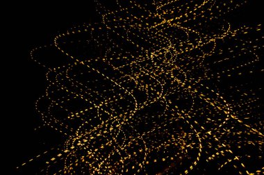 Altın ışık yollarının arka planı. Işık izleri. Boşluğu kopyala. 