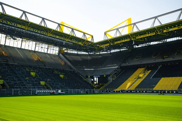 DORTMUND, ALMANY - 12 AĞUSTOS 2020 İduna Park Sinyali. Borussia Dortmund futbol stadyumu