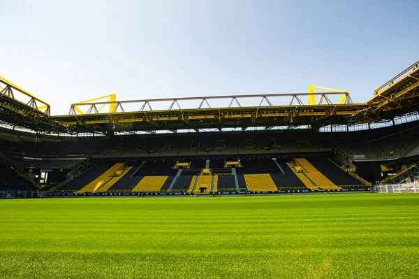 DORTMUND, ALMANY - 12 AĞUSTOS 2020 İduna Park Sinyali. Borussia Dortmund futbol stadyumu