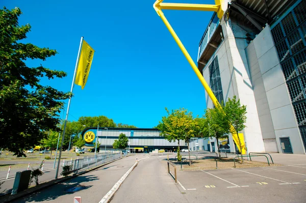 DORTMUND, ALMANY - 12 AĞUSTOS 2020 İduna Park Sinyali. Borussia Dortmund futbol stadyumu
