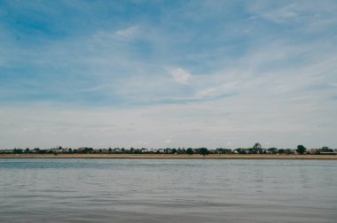 Düsseldorf 'taki Ren Nehri. Boşluğu kopyala