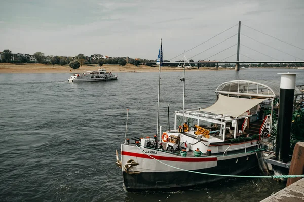 Dusseldorf Alemania Agosto 2020 Barco Rin Düsseldorf — Foto de Stock