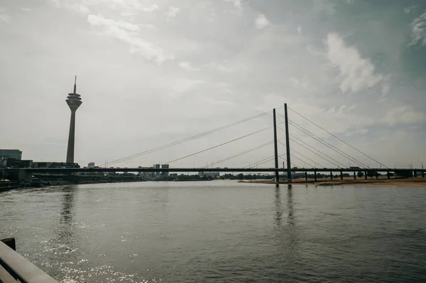 Dusseldorf Allemagne Août 2020 Rheinkniebrcke Est Pont Haubans Sur Rhin — Photo