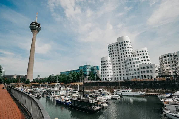 杜塞尔多夫 2020年8月13日 Medienhafen 从媒体港口看杜塞尔多夫的城市景观 — 图库照片