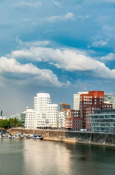 Niemcy Duesseldorf Sierpnia 2020 Nowoczesna Architektura Medienhafen Zachodzie Słońca Przed — Zdjęcie stockowe