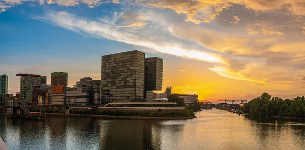 Alemania Duesseldorf Agosto 2020 Hotel Hayat Medienhafen Paisaje Urbano Dusseldorf — Foto de Stock