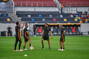 ALMANY, DUESSELDORF - 16 AĞUSTOS 2020: Shakhtar Donetsk koç takımı Luis Castro