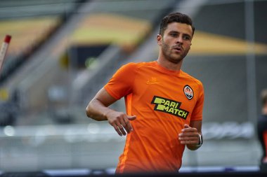 ALMANY, DUESSELDORF - 16 AĞUSTOS 2020: FC Shakhtar Donetsk 'in maç öncesi eğitimi sırasında Junior Moraes' in fotoğrafı.