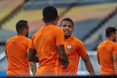 ALMANY, DUESSELDORF - 16 AĞUSTOS 2020: FC Shakhtar Donetsk 'in ön maç eğitimi sırasında Dodo' nun fotoğrafı.