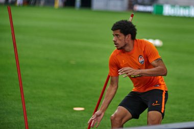 ALMANY, DUESSELDORF - 16 AĞUSTOS 2020: FC Shakhtar Donetsk 'in ön eleme eğitimi sırasında Taison' un fotoğrafı.