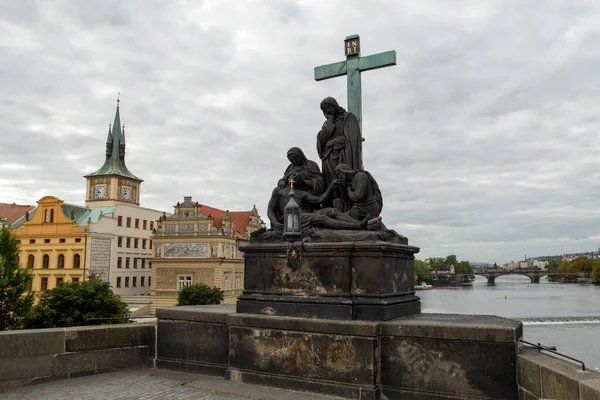 Praga República Checa Setembro 2015 Escultura Perto Antiga Ponte Carlos — Fotografia de Stock