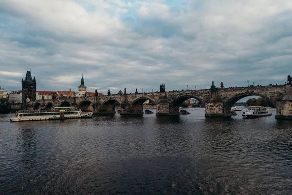 Praga República Checa Septiembre 2015 Río Moldava Praga Karluv Mayoría — Foto de Stock