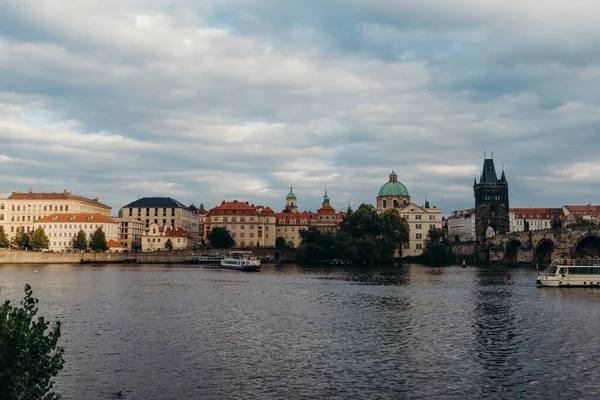 Prága Csehország 2015 Szeptember Moldva Folyó Prágában Karluv Legtöbb Vagy — Stock Fotó