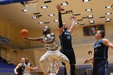 KHARKIV, UKRAINE - 15 Ocak 2021: Ukrayna Süper Ligi maçı BC Sokoly BC Dnepr 'e karşı