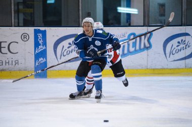 KHARKIV, UKRAINE - 24 Aralık 2019 Ukrayna hokey ligi Dinamo Harkiv Donbass 'a karşı