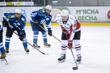 KHARKIV, UKRAINE - 24 Aralık 2019 Ukrayna hokey ligi Dinamo Harkiv Donbass 'a karşı