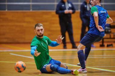 KHARKIV, UKRAINE - 24 Ocak 2021 Ukrayna ExtraLeague Viva Cup Monolit Donbass Energo Trading 'e karşı futsal maçı