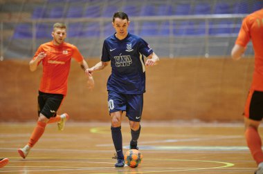 KHARKIV, UKRAINE - 24 Ocak 2021 Ukrayna ExtraLeague Viva Cup Monolit Donbass Energo Trading 'e karşı futsal maçı