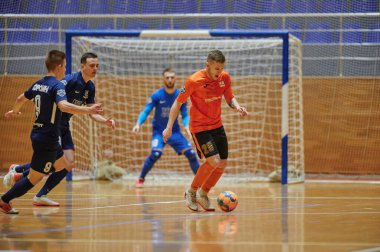 KHARKIV, UKRAINE - 24 Ocak 2021 Ukrayna ExtraLeague Viva Cup Monolit Donbass Energo Trading 'e karşı futsal maçı