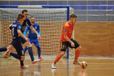 KHARKIV, UKRAINE - 24 Ocak 2021 Ukrayna ExtraLeague Viva Cup Monolit Donbass Energo Trading 'e karşı futsal maçı