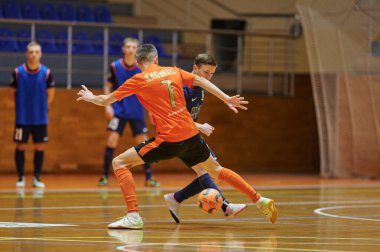 KHARKIV, UKRAINE - 24 Ocak 2021 Ukrayna ExtraLeague Viva Cup Monolit Donbass Energo Trading 'e karşı futsal maçı