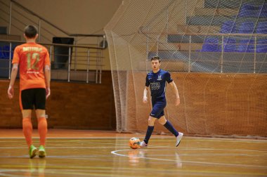 KHARKIV, UKRAINE - 24 Ocak 2021 Ukrayna ExtraLeague Viva Cup Monolit Donbass Energo Trading 'e karşı futsal maçı