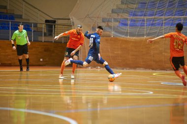 KHARKIV, UKRAINE - 24 Ocak 2021 Ukrayna ExtraLeague Viva Cup Monolit Donbass Energo Trading 'e karşı futsal maçı
