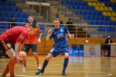 KHARKIV, UKRAINE - 24 Ocak 2021 Ukrayna ExtraLeague Viva Cup Monolit Donbass Energo Trading 'e karşı futsal maçı