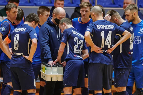 KHARKIV, UKRAINE - 24 Ocak 2021 Ukrayna ExtraLeague Viva Cup Monolit Donbass Energo Trading 'e karşı futsal maçı
