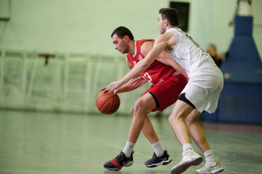 KHARKIV, UKRAINE - 7 Şubat 2021 Ukrayna Ligi basketbol maçı BC Polytechnic vs BC SumDU