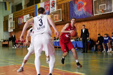 KHARKIV, UKRAINE - 7 Şubat 2021 Ukrayna Ligi basketbol maçı BC Polytechnic vs BC SumDU