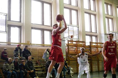 KHARKIV, UKRAINE - 7 Şubat 2021 Ukrayna Ligi basketbol maçı BC Polytechnic vs BC SumDU