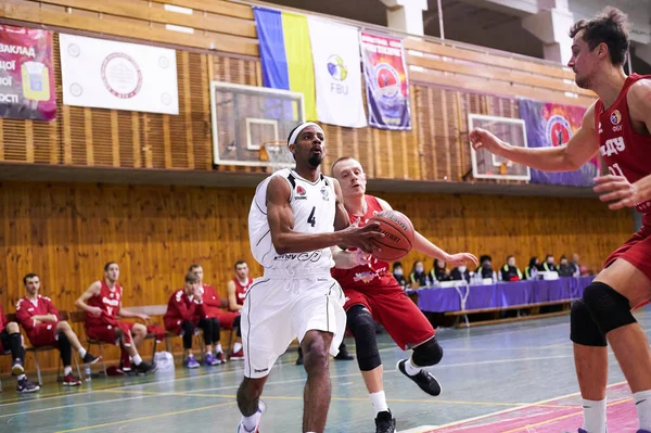 Kharkiv Ucrania Febrero 2021 Partido Baloncesto Liga Ucraniana Polytechnic Sumdu — Foto de Stock