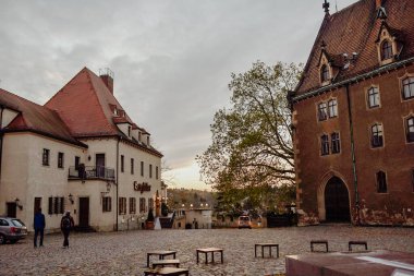 MEISSEN, ALMANY - 14 YIL 2017: Almanya 'nın Elbe Nehri üzerindeki Meissen şehrindeki Albrechtsburg kalesi ve katedrali