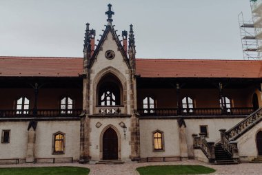 MEISSEN, ALMANY - 14 YIL 2017: Almanya 'nın Elbe Nehri üzerindeki Meissen şehrindeki Albrechtsburg kalesi ve katedrali