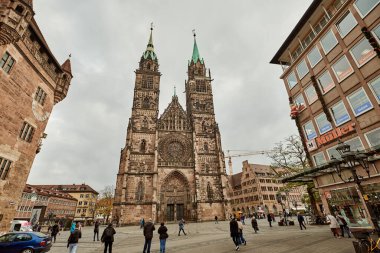 NUREMBERG, ALMANY - 8 Kasım 2017: Lüteriyen Kilisesi Aziz Sebald