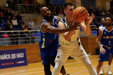 KHARKIV, UKRAINE - 5 Mart 2021 Ukrayna Süper Ligi maçı BC Sokoly, BC Odessa 'ya karşı