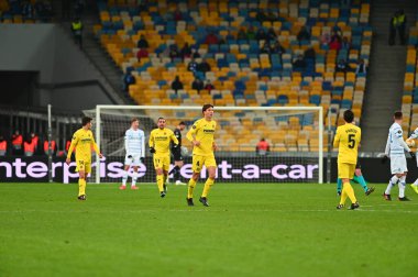 KYIV, UKRAINE - 11 Mart 2021: 4 defans oyuncusu Pau Torres, UEFA Avrupa Ligi Dinamo Kyiv-Villarreal maçında Kyiv 'deki NSC Olimpiyatları' nda golünü kutluyor.