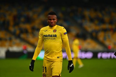 KYIV, UKRAINE - 11 Mart 2021: 11 Orta saha oyuncusu Samu Chukwueze UEFA Avrupa Ligi Dinamo Kyiv-Villarreal maçı sırasında Kyiv 'deki NSC Olimpiyatları' nda