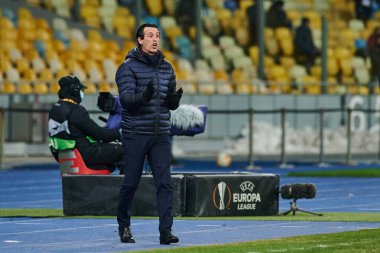 KYIV, UKRAINE - 11 Mart 2021: UEFA Avrupa Ligi Dinamo Kyiv 'in Kyiv' deki NSC Olimpiyatları 'nda Villarreal' e karşı oynadığı maçta Koç Unai Emery
