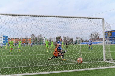 KHARKIV, UKRAINE - 2 Nisan 2021: Ukrayna Ligi Zhitlobud-1 futbol maçı - Ladomyr, Savangard Zmiev Stadyumu 'nda taraftarsız.