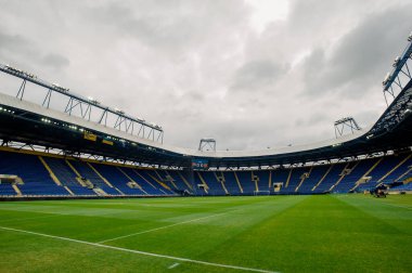 KHARKIV, UKRAINE - 3 Nisan 2021: OSK Metalist Stadyumu. Boş stadyum