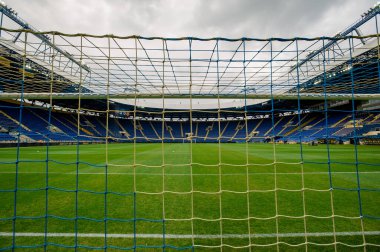 KHARKIV, UKRAINE - 3 Nisan 2021: OSK Metalist Stadyumu. Boş stadyum