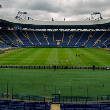 KHARKIV, UKRAINE - 3 Nisan 2021: OSK Metalist Stadyumu. Boş stadyum