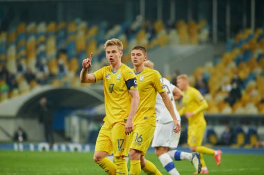 KYIV, UKRAINE - 28 Mart 2021: 17 Orta saha oyuncusu Oleksandr Zinchenko 2022 Dünya Kupası D Grubu eleme karşılaşmasında Finlandiya 'ya karşı Ukrayna