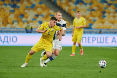 KYIV, UKRAINE - 28 Mart 2021: 8 orta saha oyuncusu Ruslan Malinovskyi. Dünya Kupası D Grubu elemeleri futbol karşılaşması 2022 Ukrayna Finlandiya 'ya karşı.